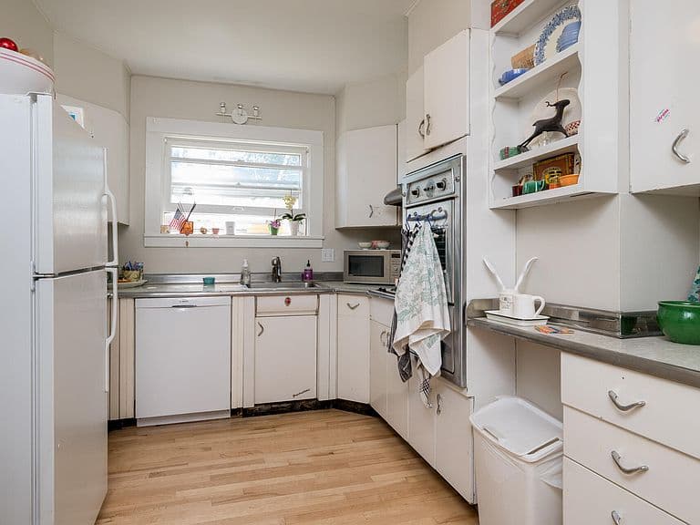 380 2nd St E photo 4