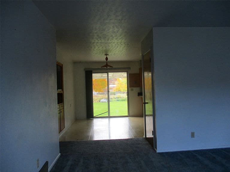 407 Harriet St photo 5