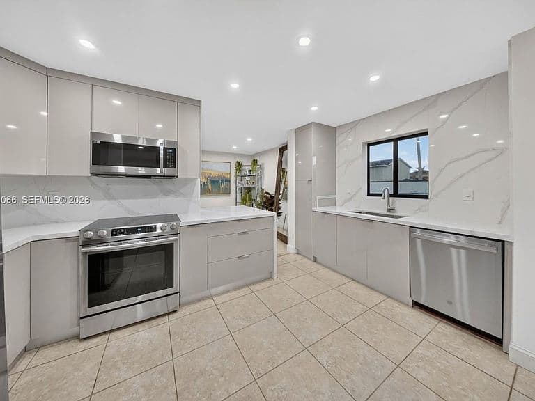 12510 SW 95th Ter photo 1