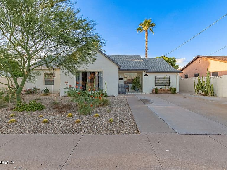 440 W Pepper Place photo 2