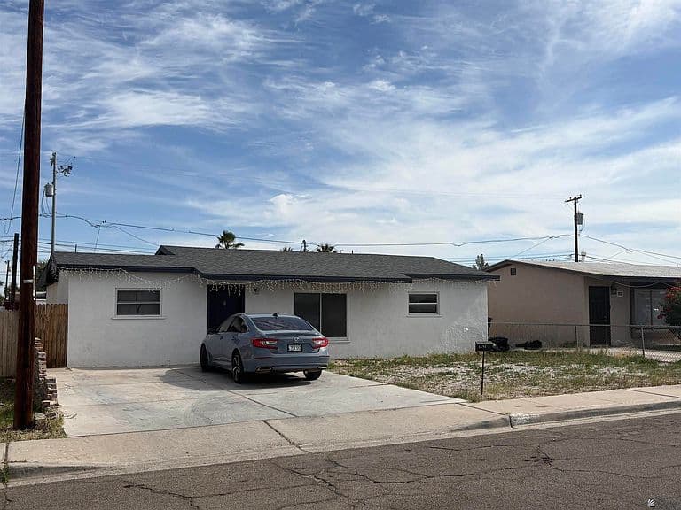1135 S 13th Ave photo 3