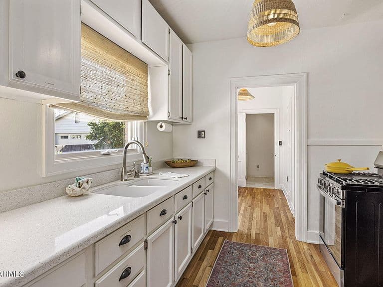 29 W WILSHIRE Drive photo 4