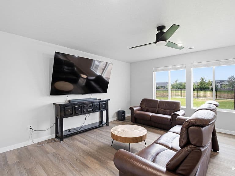 5834 W Aegean Dr photo 5