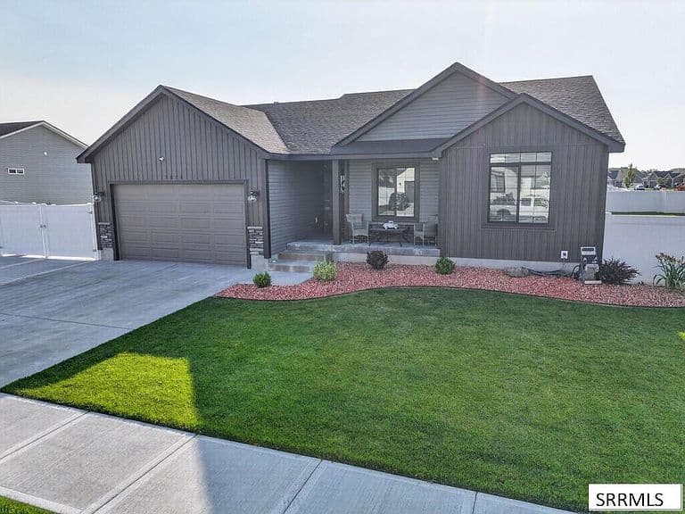 5876 Cedarwood Ln photo 2