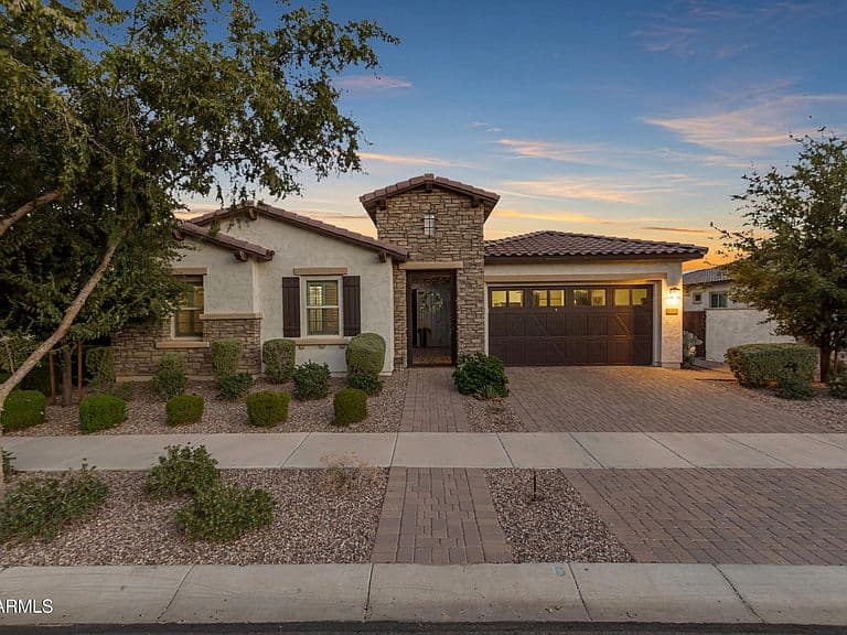 10351 E BERGERON Avenue photo 1