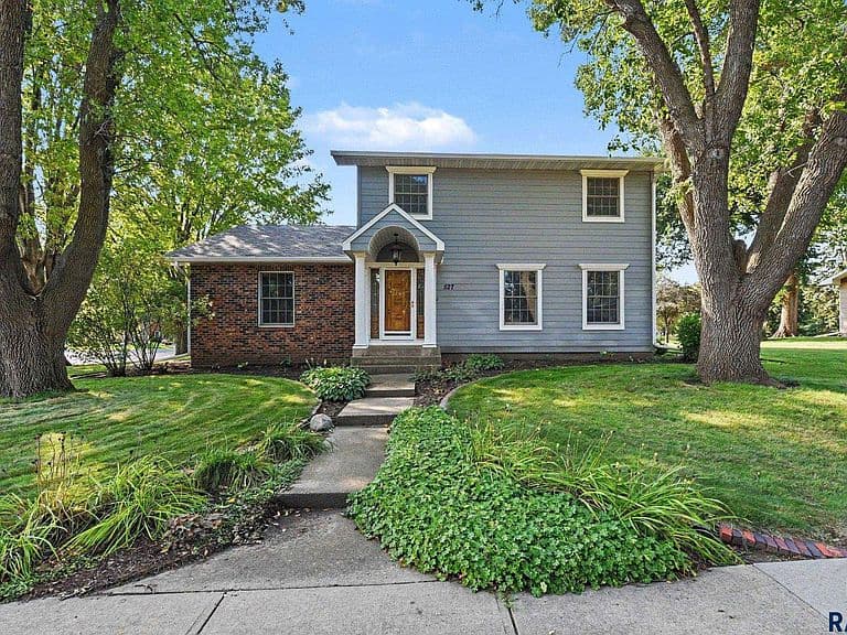 527 Ashmont Rd photo 2