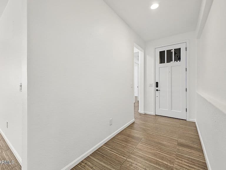 9030 W SELDON Lane photo 3
