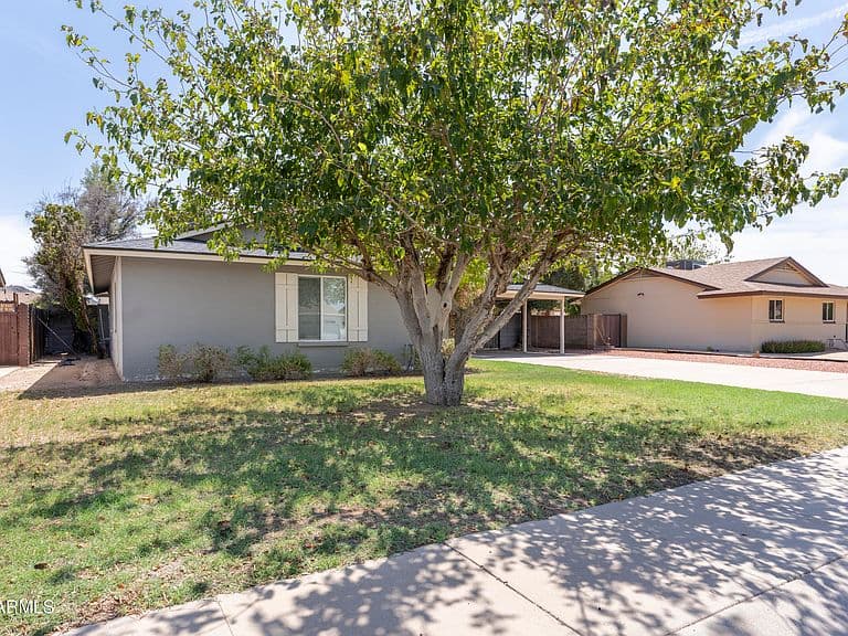 2243 E KAREN Drive photo 2