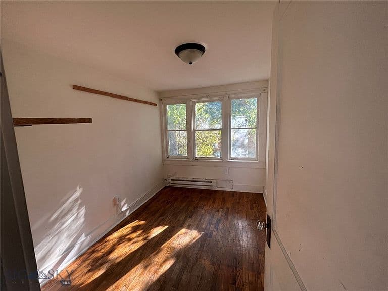 1427 W Crawford St photo 4