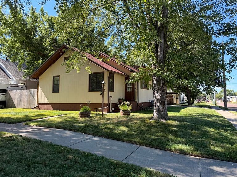 1109 Utah Ave SE photo 2