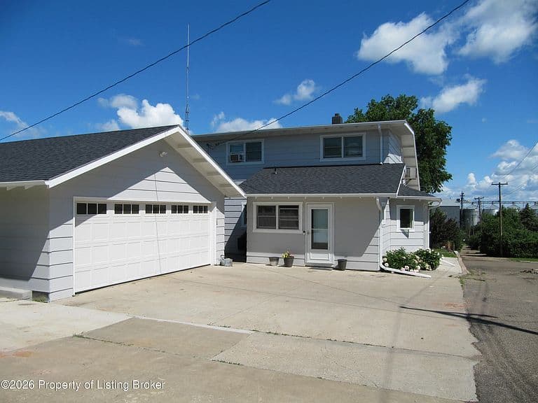 341 2nd St SE photo 5