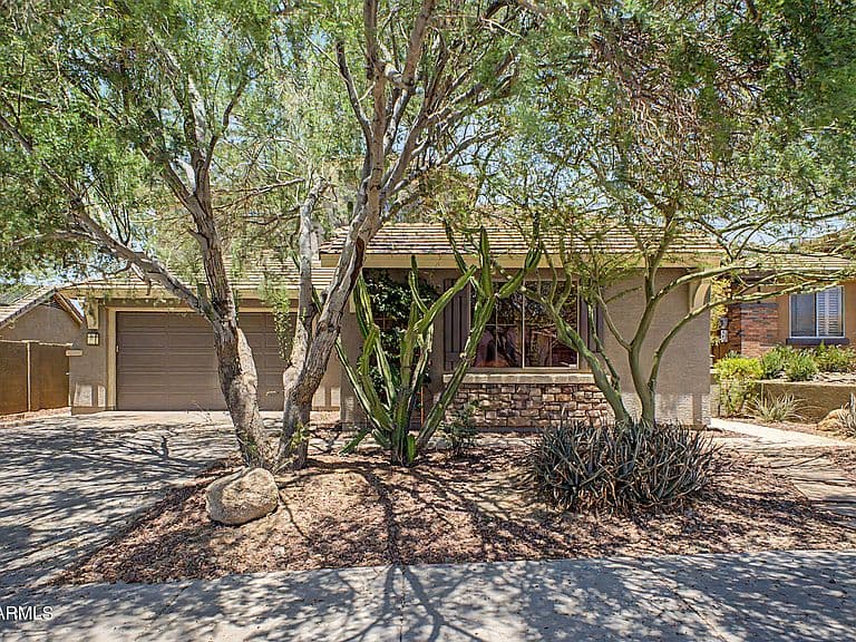 3642 W MAGELLAN Drive photo 1