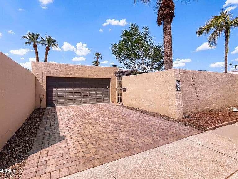 2022 E BALBOA Drive photo 2