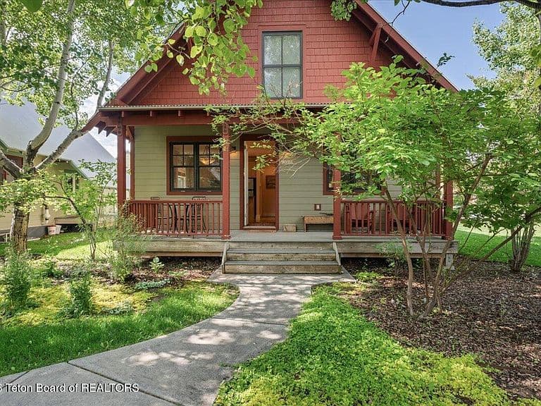 9088 Village Way photo 1
