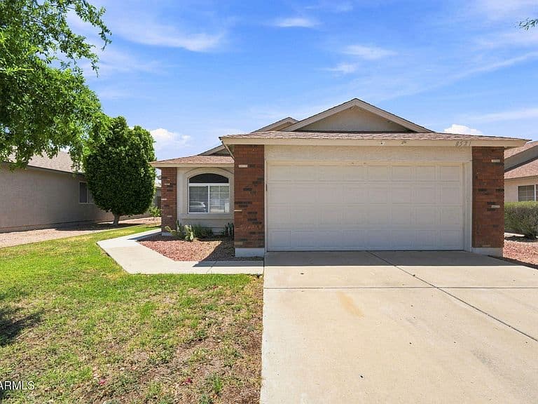 8521 E CLOVIS Avenue photo 1