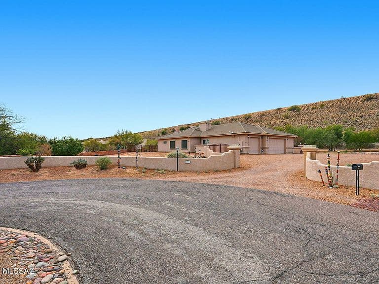 1731 W Placita De La Escalera photo 1