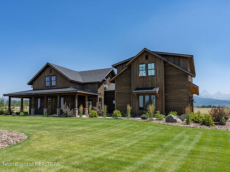 1155 Stillwater Loop photo 2