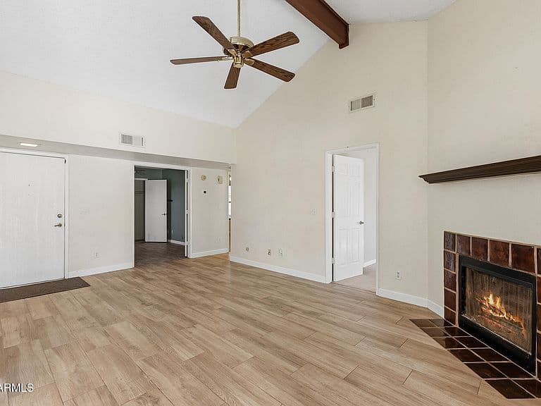 5239 W Voltaire Drive photo 3
