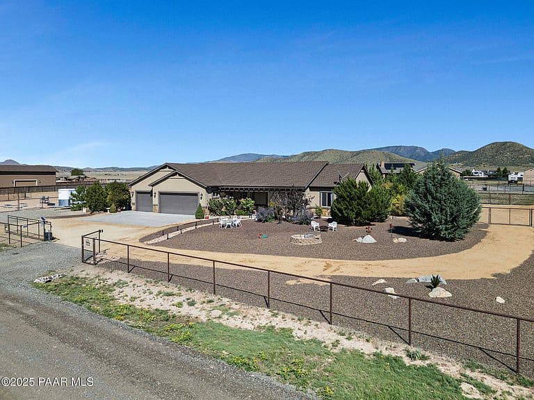 8833 N Grass Valley Ln photo 1