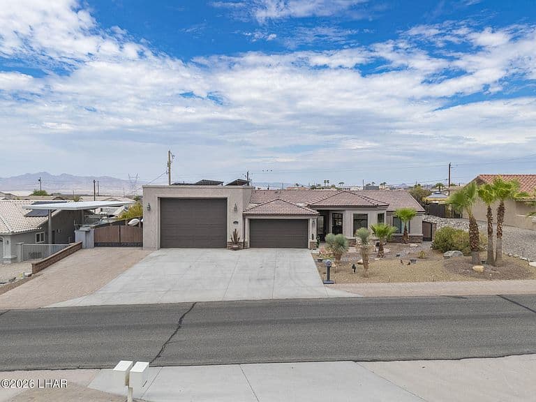 3239 Palmtree Dr photo 4