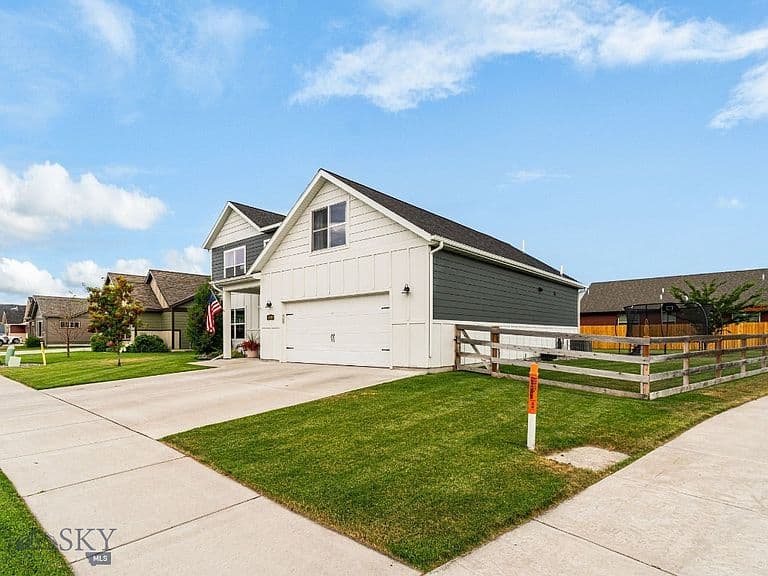 4490 Ethan Way photo 2