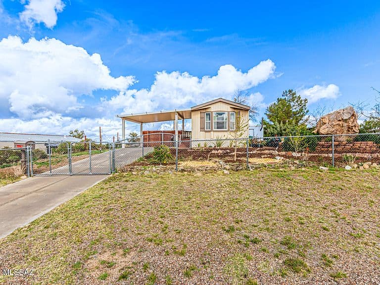 1671 N Calle Futura photo 2