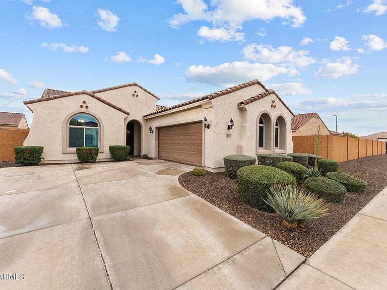 26011 W Wahalla Lane photo 1