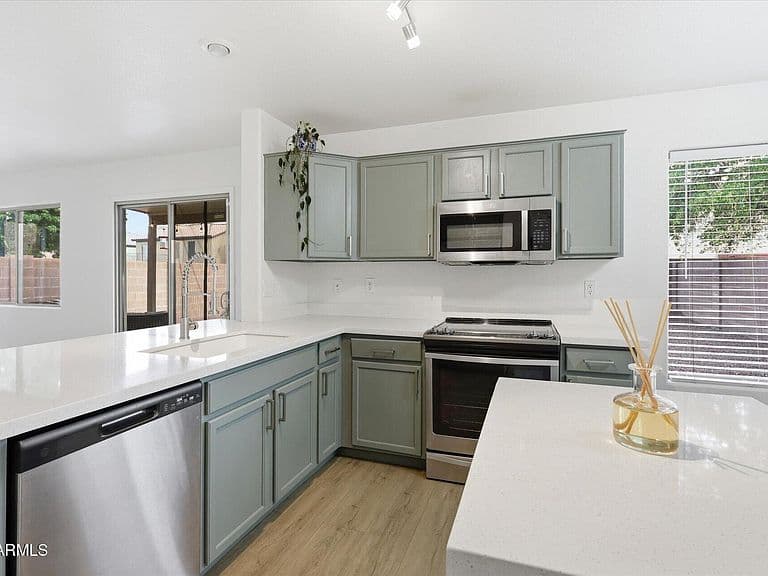 12645 W COLTER Street photo 4