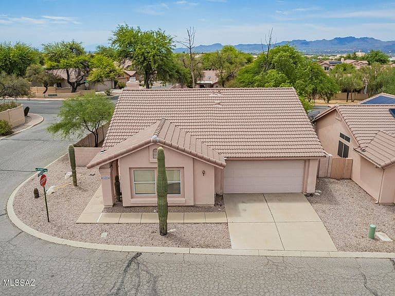 3711 W Pony Trl photo 1