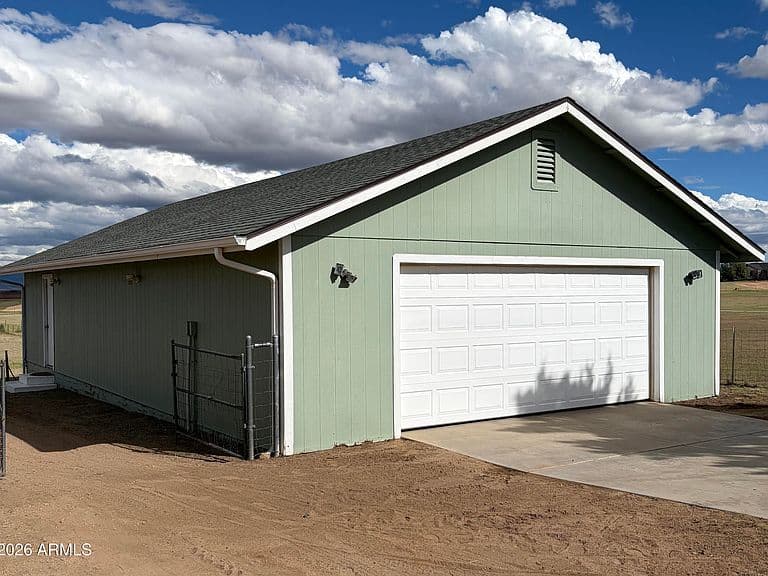 305 S REED Road photo 2