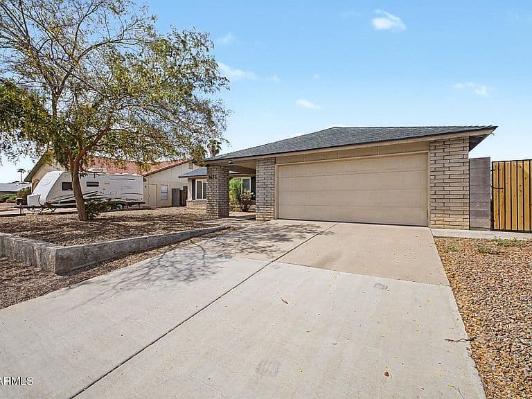 1632 N BULLMOOSE Drive photo 3
