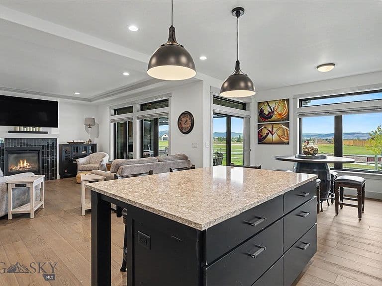 87 Mare Ln photo 5