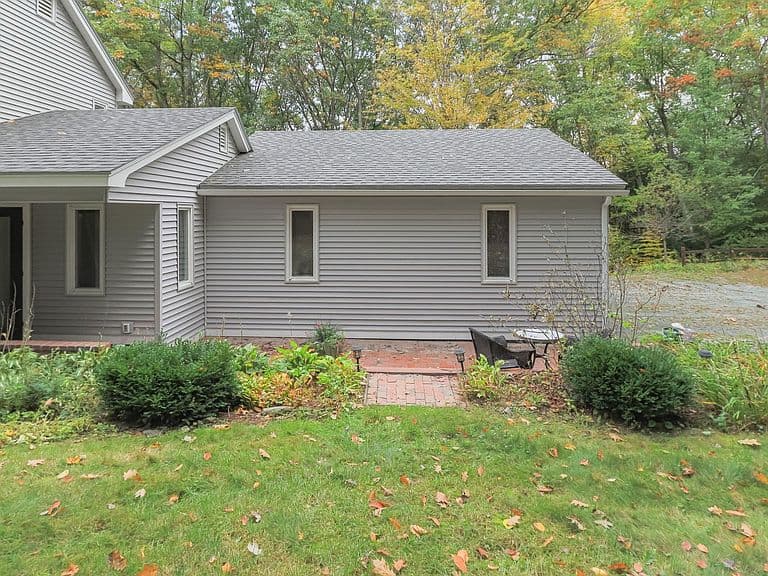 565 Old County Road photo 5