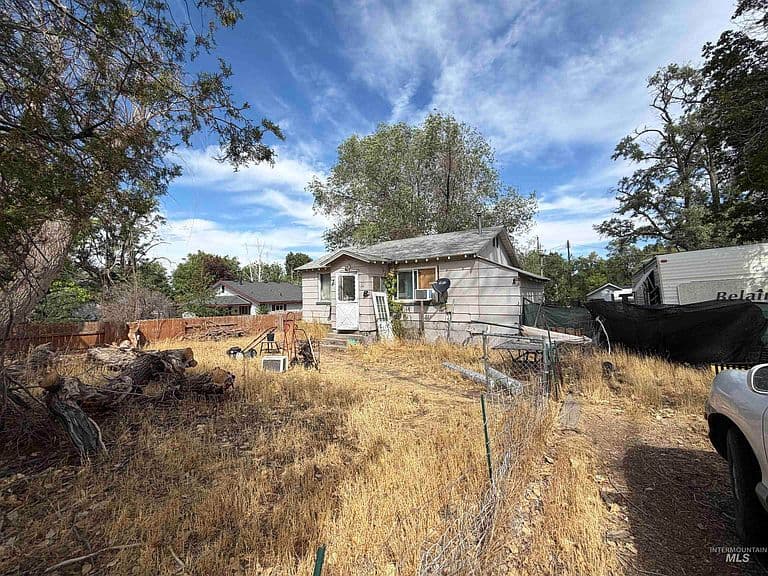 324 5th Ave W photo 1