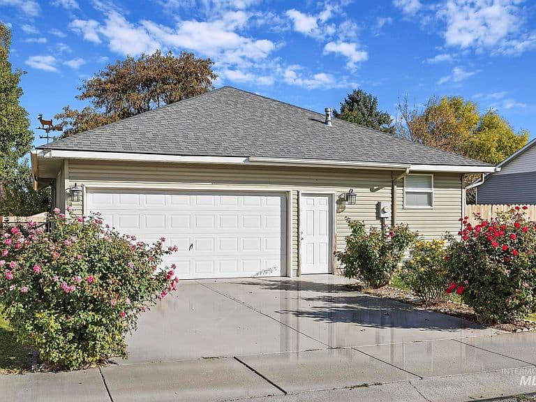 456 Trotter Dr photo 3