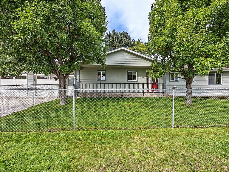 3203 Clark St photo 4