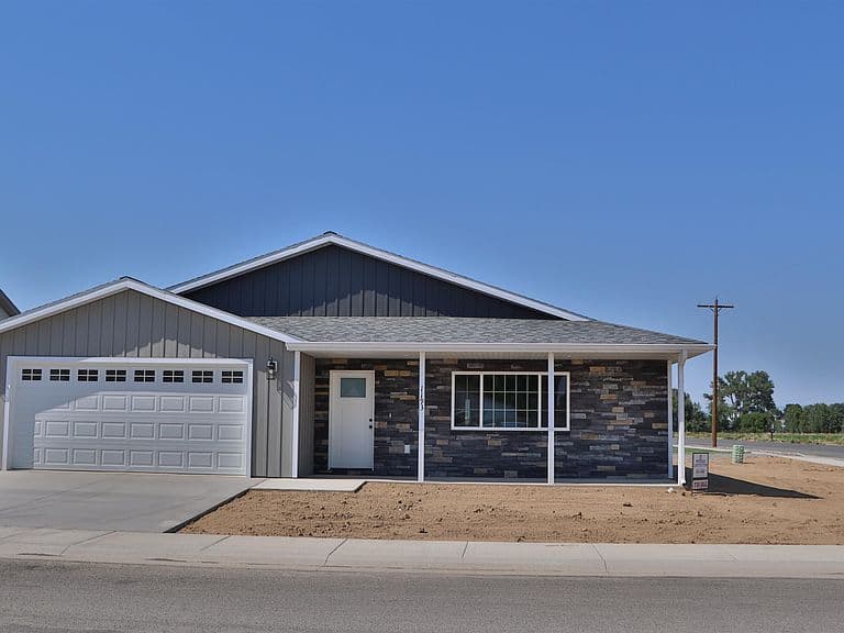 1193 Van Pl photo 1