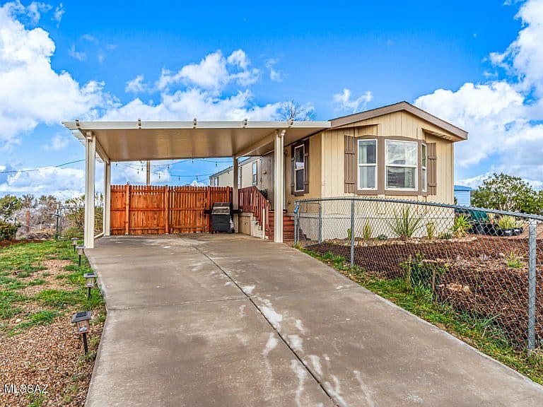 1671 N Calle Futura photo 1