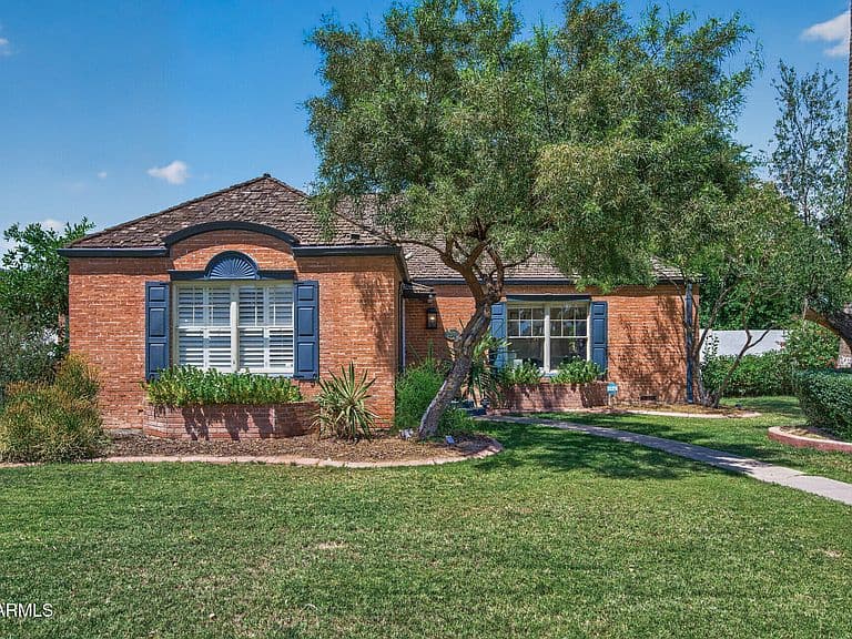 130 E ALVARADO Road photo 4