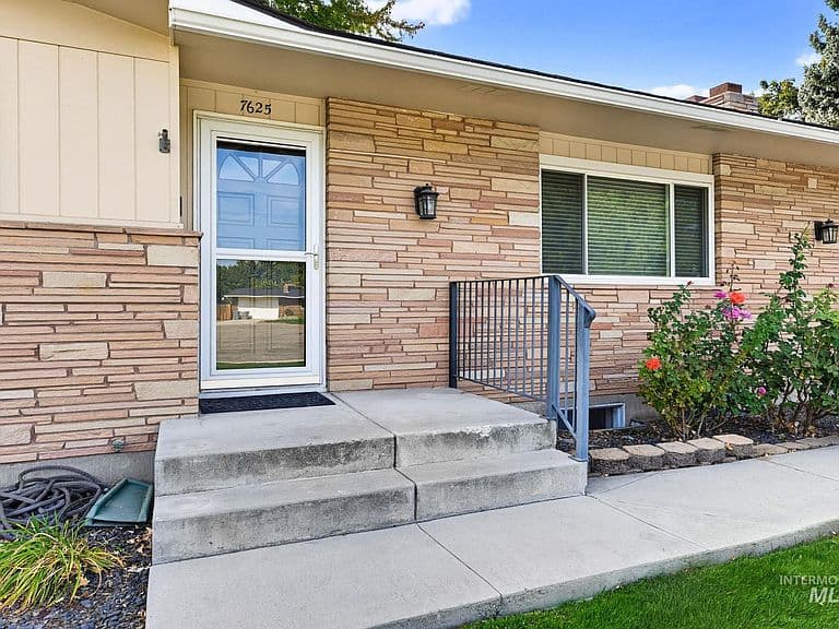 7625 W Cherrywood Cir photo 2