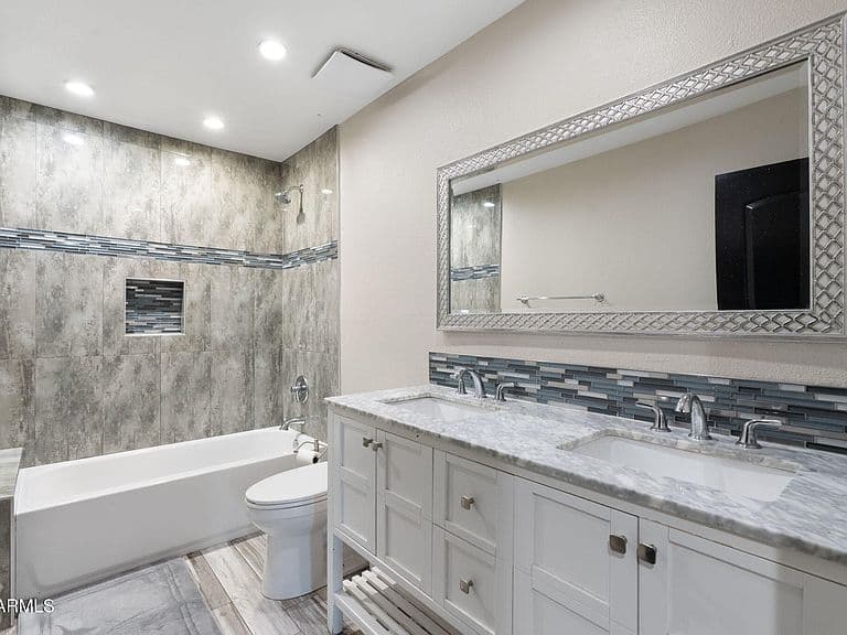 2418 W CALAVAR Road photo 5