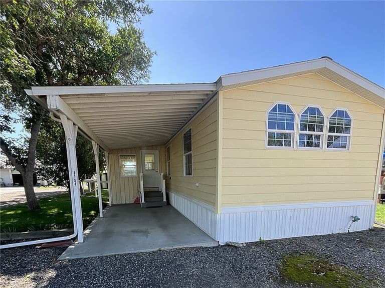 1484 Ash St photo 1