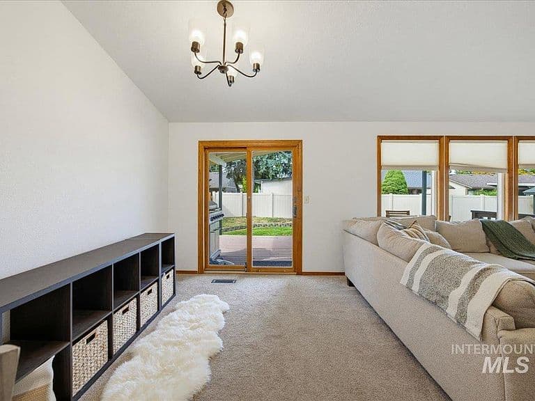 3321 N Lena Pl photo 5