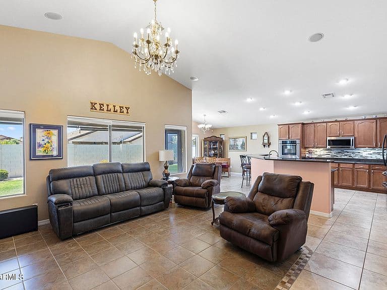 629 W DESERT VALLEY Drive photo 4
