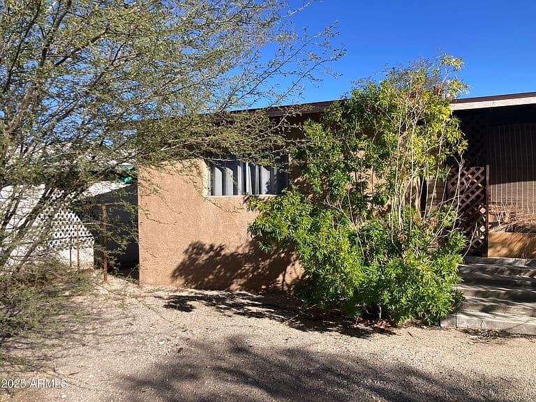 1245 N THOMPSON Avenue photo 5