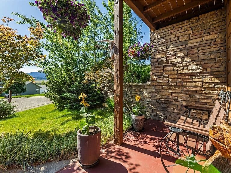 1301 Absaroka Ct photo 3