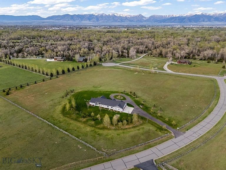 285 Waterfowl Way photo 1