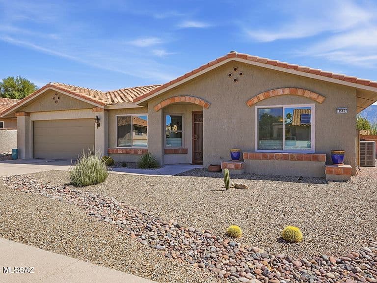 1560 E Chisholm Ln photo 3