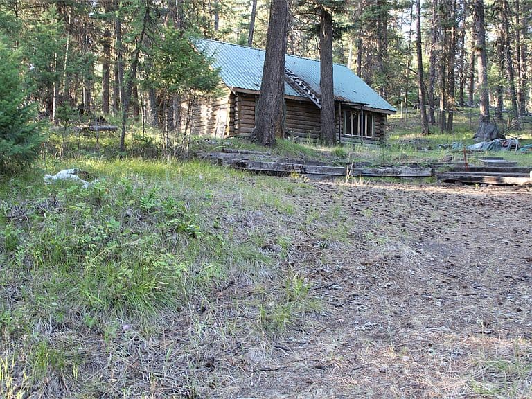 688 Seeley Ln photo 1