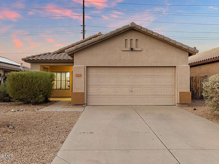 8814 W Shaw Butte Drive photo 2